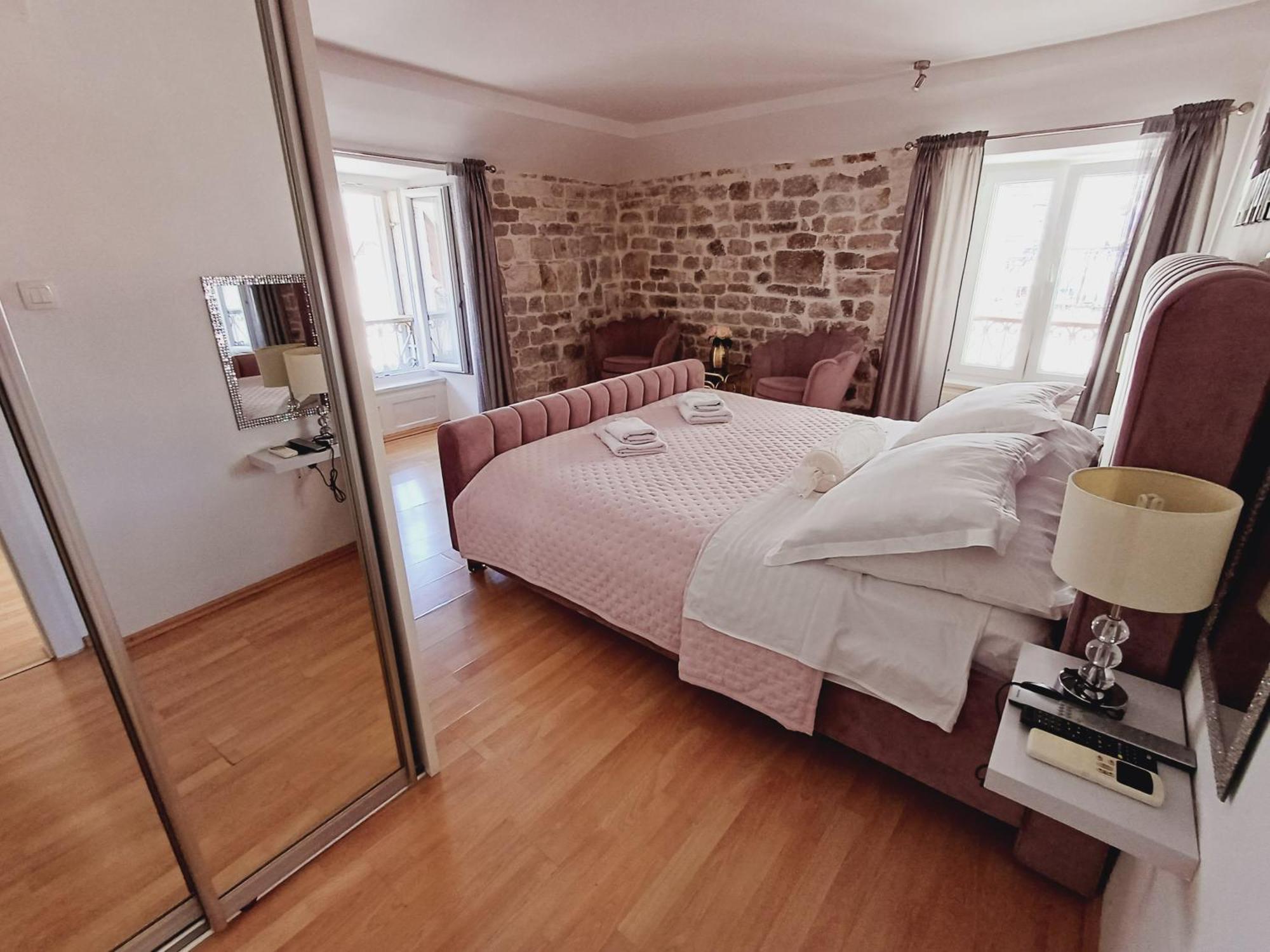 Private Apartments In Diocletians Palace Split Bagian luar foto