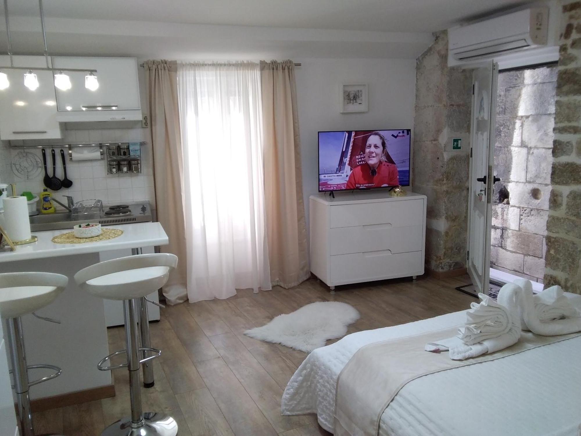 Private Apartments In Diocletians Palace Split Bagian luar foto