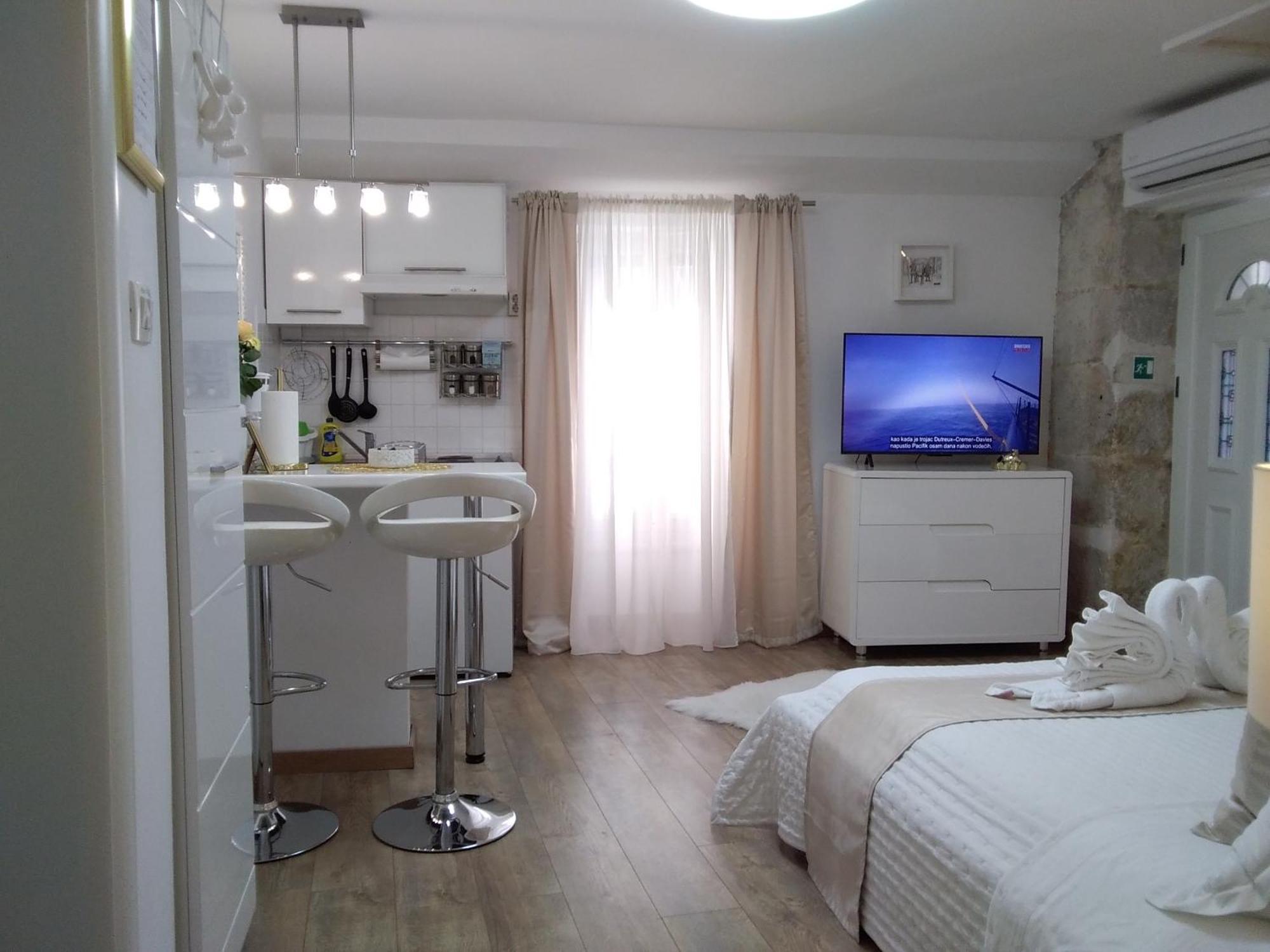 Private Apartments In Diocletians Palace Split Bagian luar foto