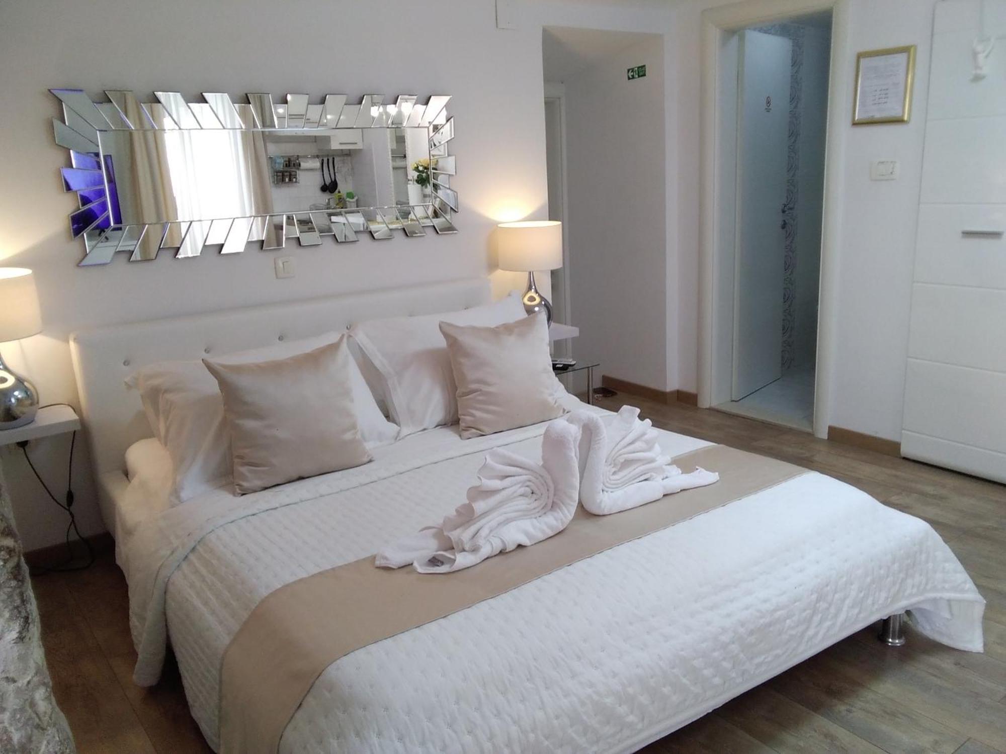 Private Apartments In Diocletians Palace Split Bagian luar foto