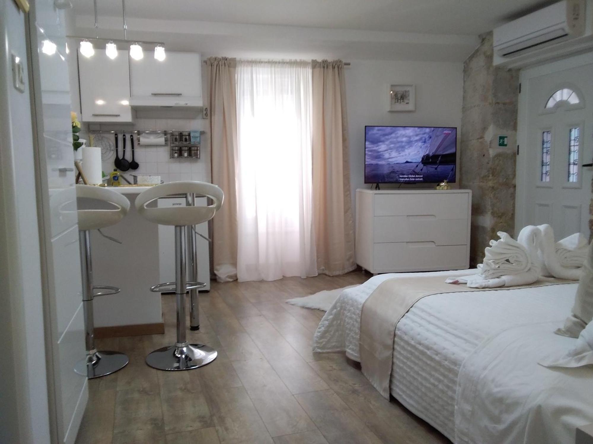 Private Apartments In Diocletians Palace Split Bagian luar foto