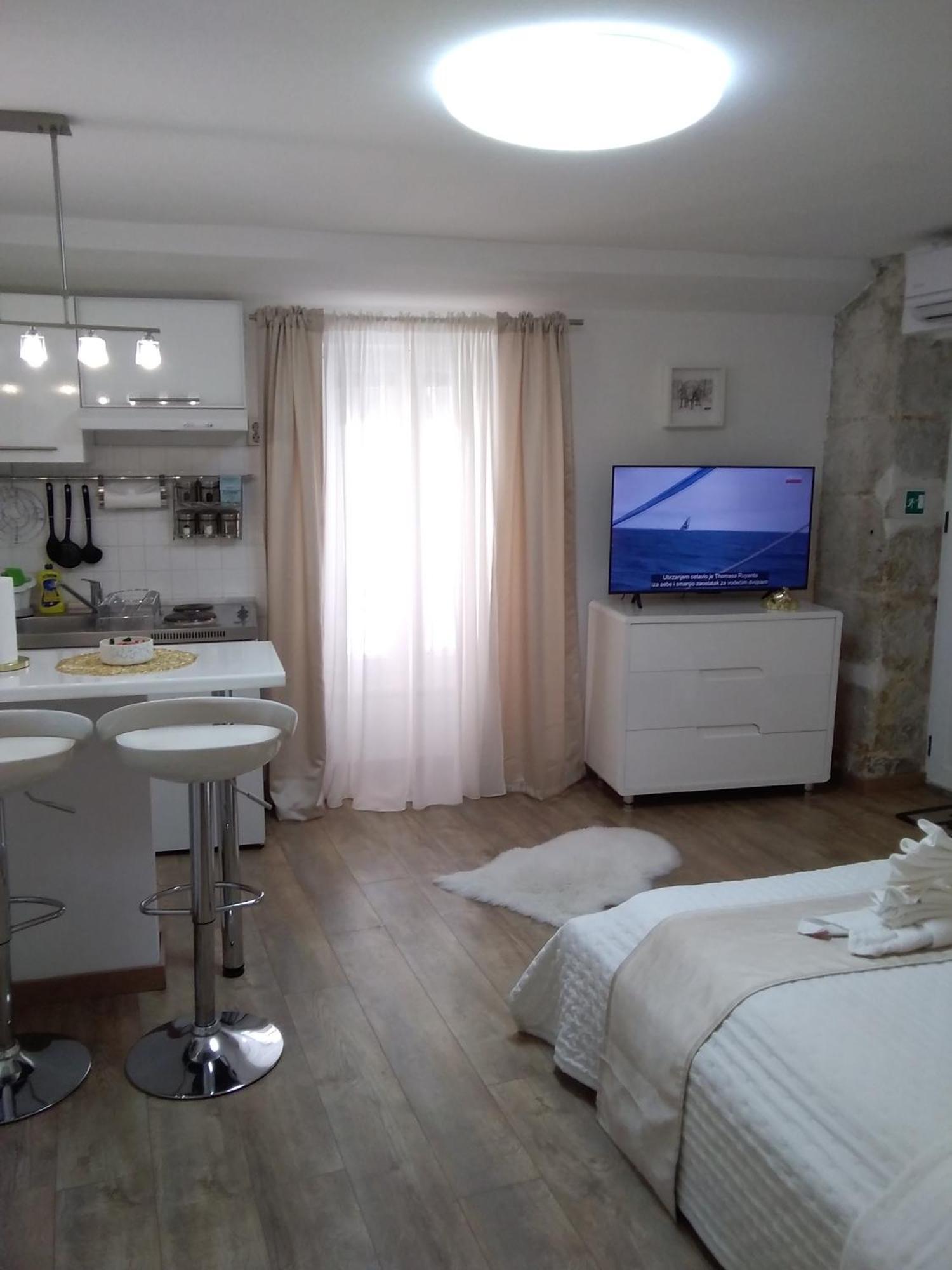 Private Apartments In Diocletians Palace Split Bagian luar foto